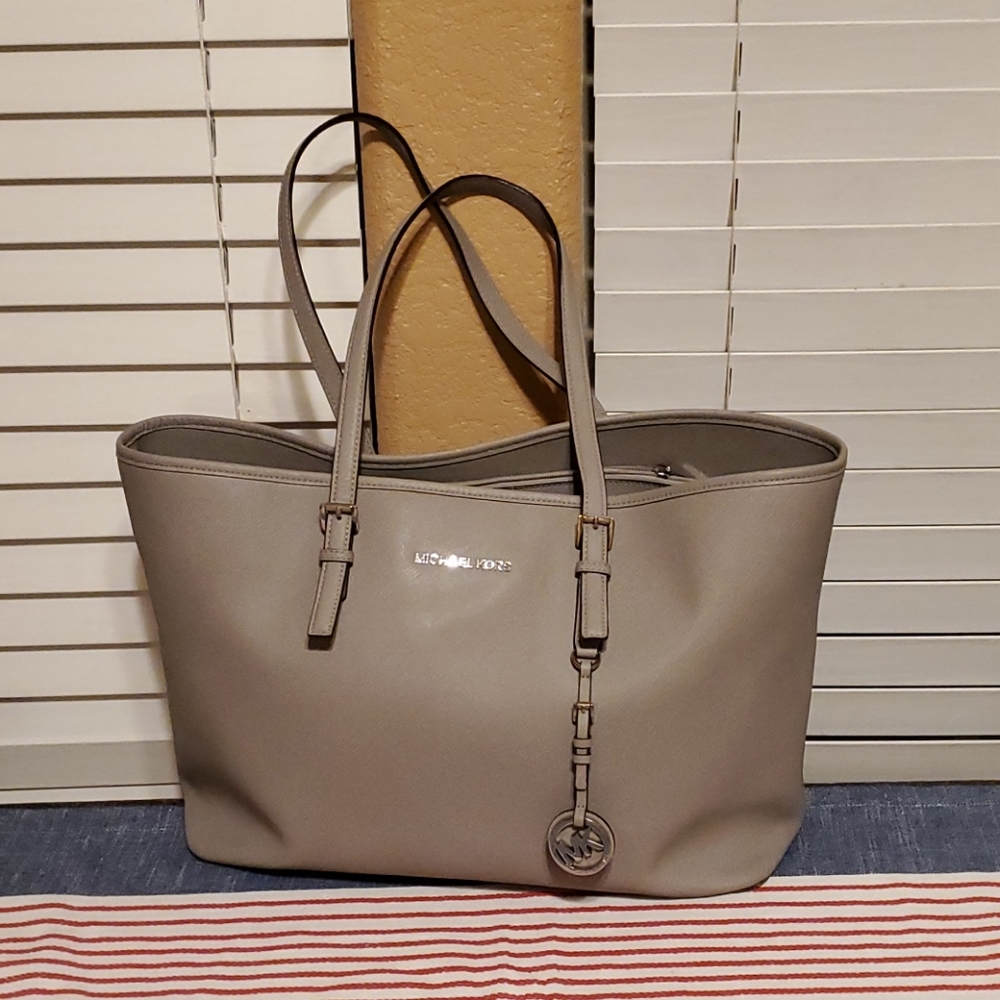 Michael Kors - Picture 2 of 6